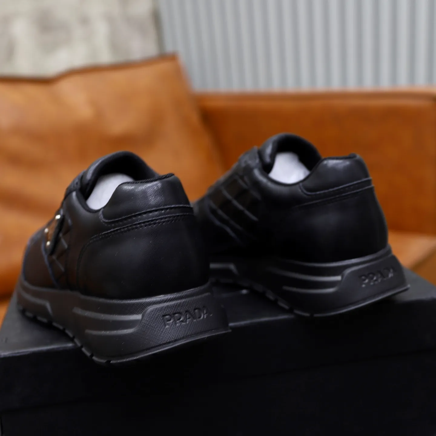 Ex-factory price: 540💰🙅‍♂️🙅‍♂️🙅‍♂️ Brand: PRADA Standard code: 38-44 (45 customized) Grade: Same as the official website Material: Original material splicing Comfortable and breathable lining Lightweight and wear-resistant sports outsole Style category: Men's fashionable casual shoes Running sneakers Distinguished luxury brand elements Top luxury Color: actual picture color